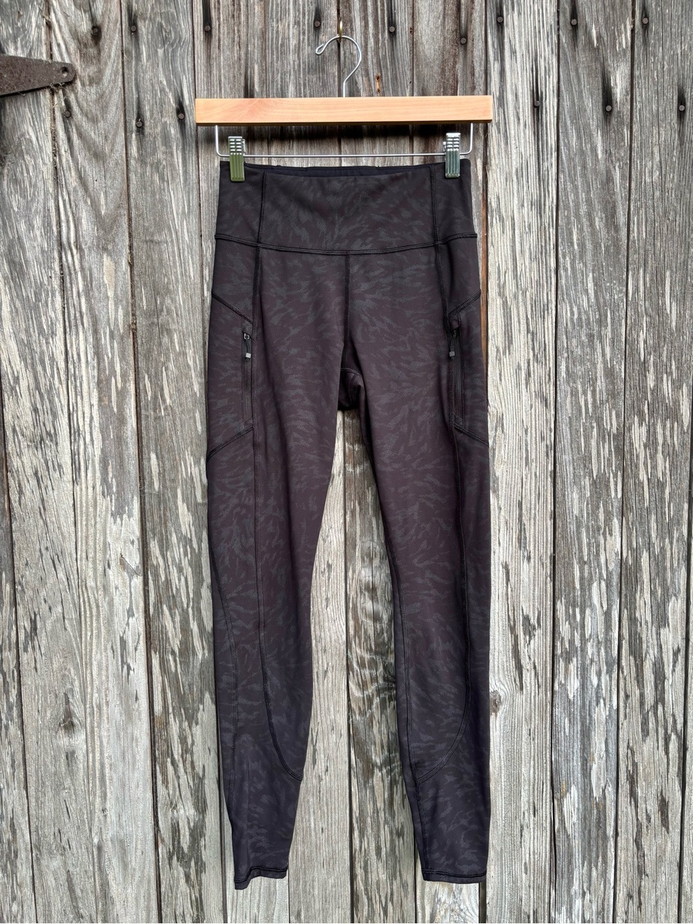 Athleta Rainier Reflective Tight leggings animal print black size extra small